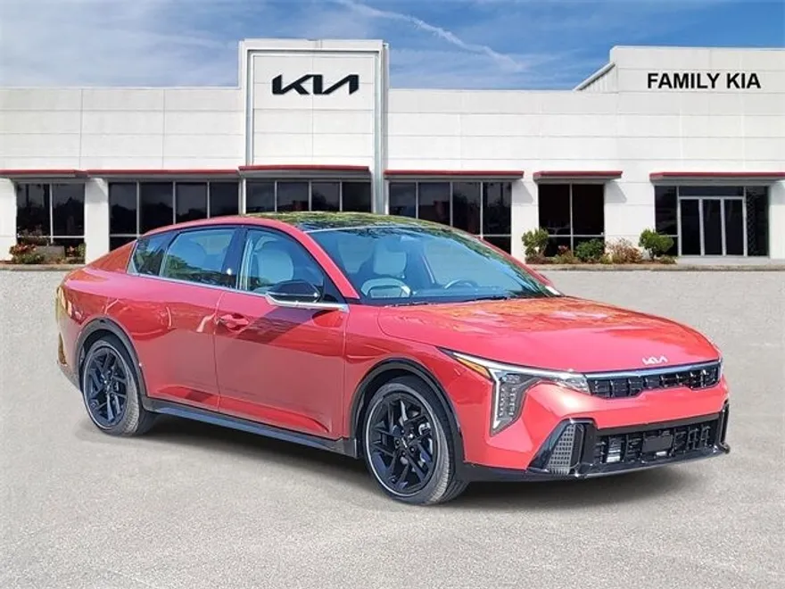 2025 Kia K4 GT-Line Turbo photo 1