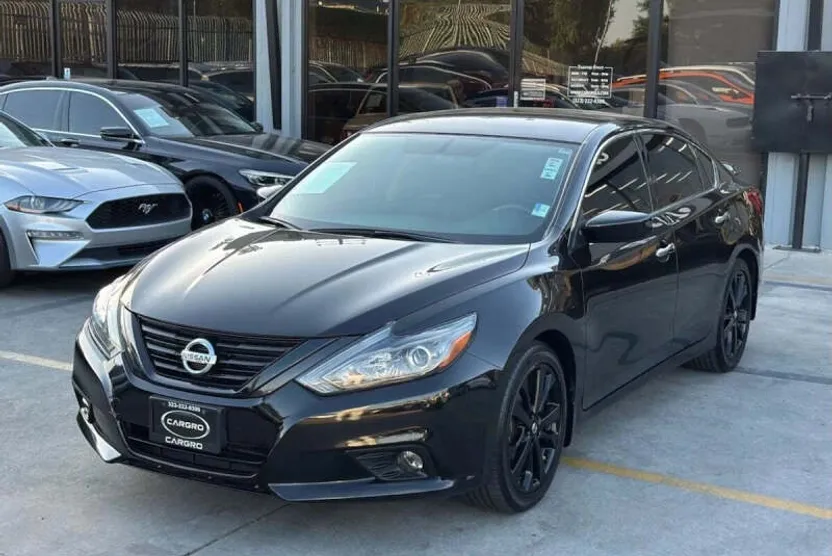 2018 Nissan Altima 2.5 SR photo 1