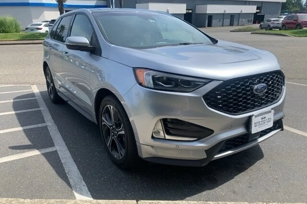 2020 Ford Edge ST photo 1