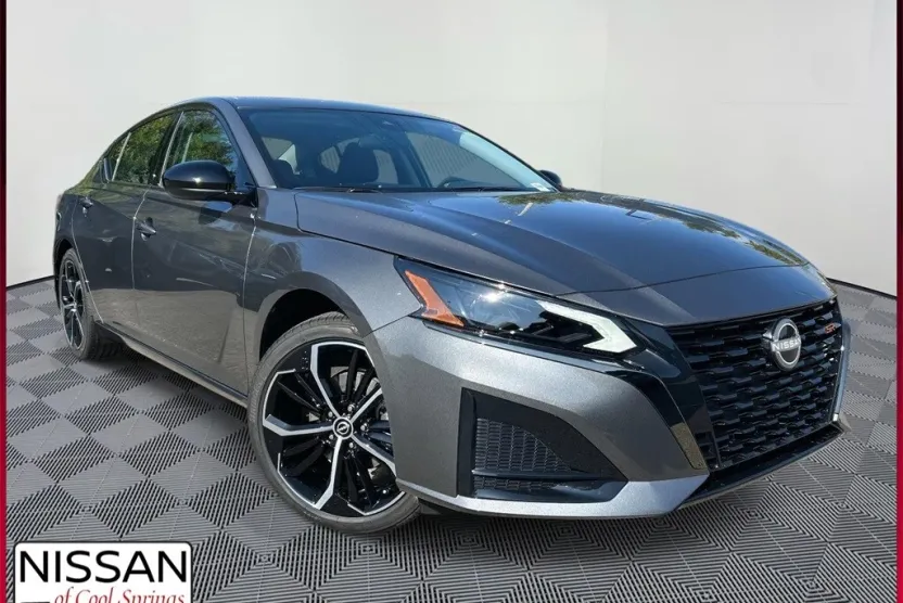 2025 Nissan Altima SR photo 1