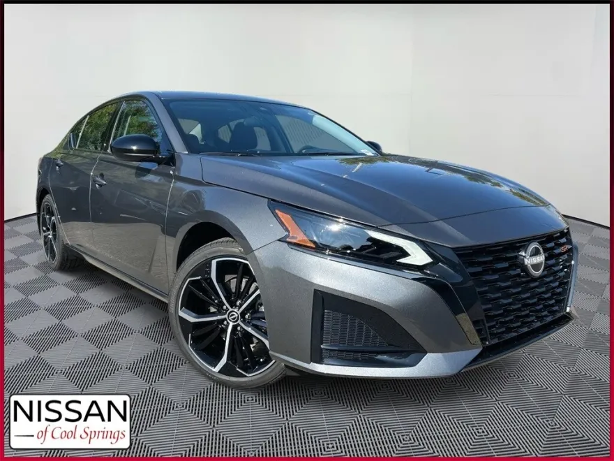 2025 Nissan Altima SR photo 1