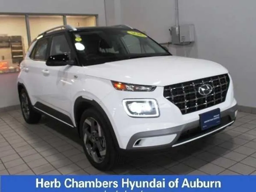 2024 Hyundai Venue Limited photo 1