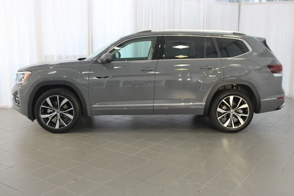2026 Volkswagen Atlas SEL Premium R-Line photo 1