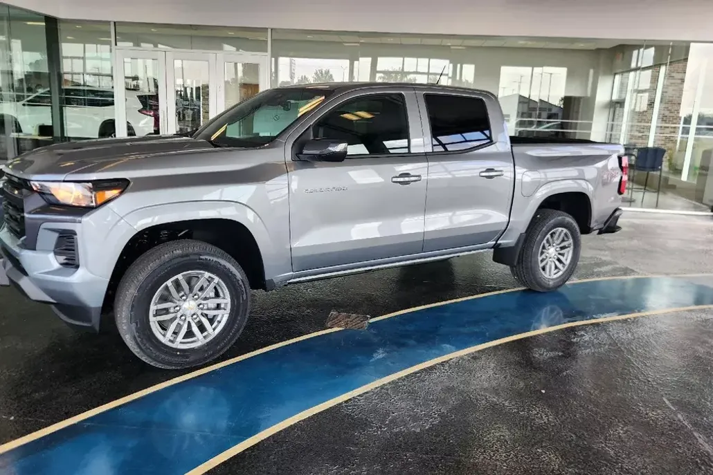 2026 Chevrolet Colorado LT photo 1