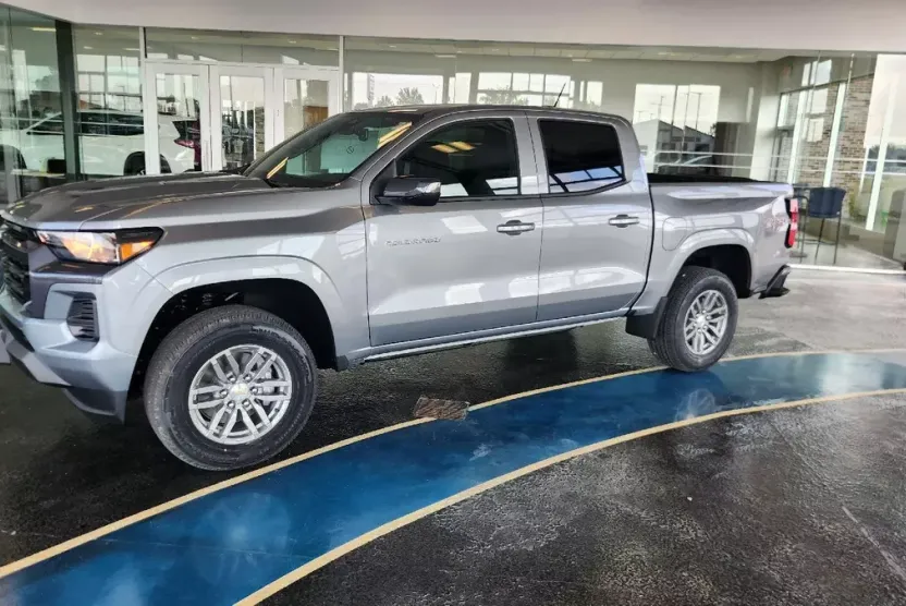 2026 Chevrolet Colorado LT photo 1