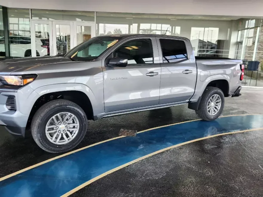 2026 Chevrolet Colorado LT photo 1