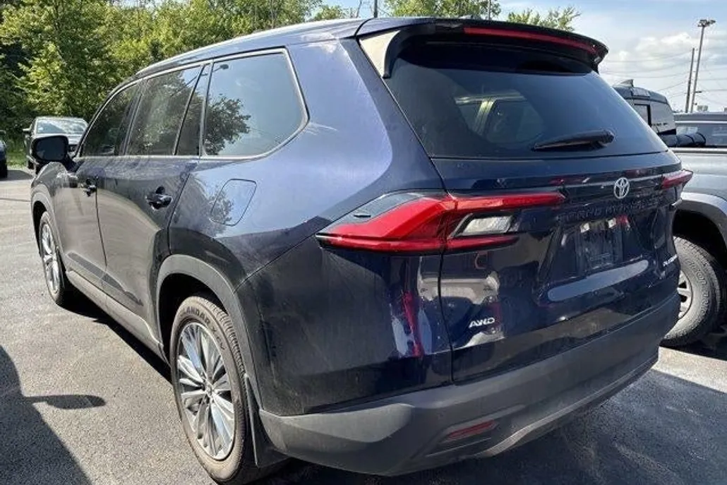 2024 Toyota Grand Highlander Platinum AWD photo 1