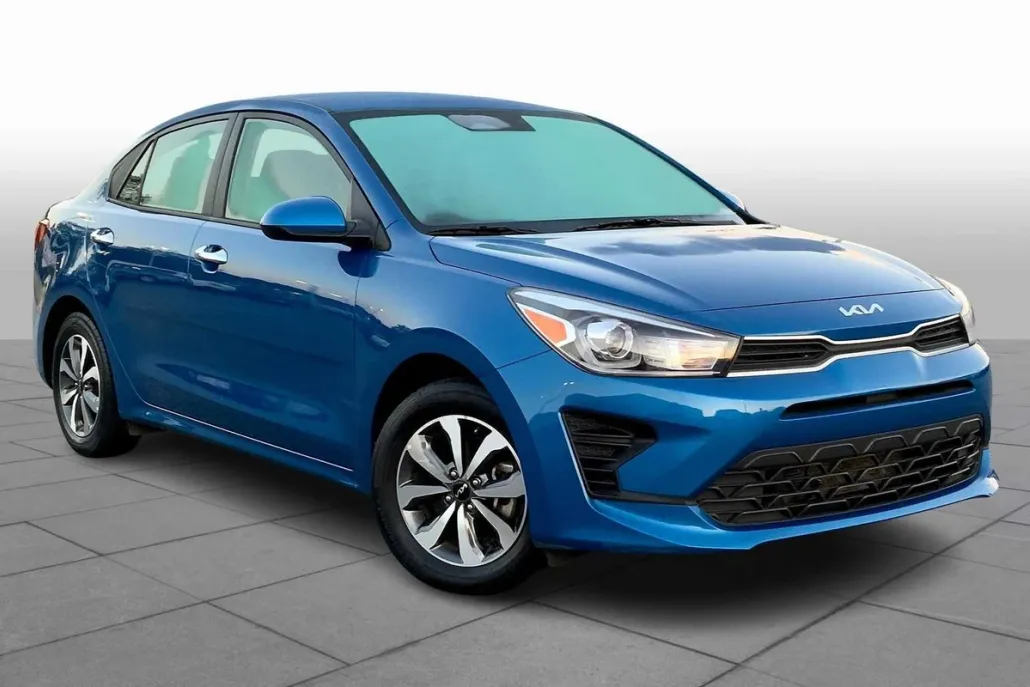 2023 Kia Rio S photo 1
