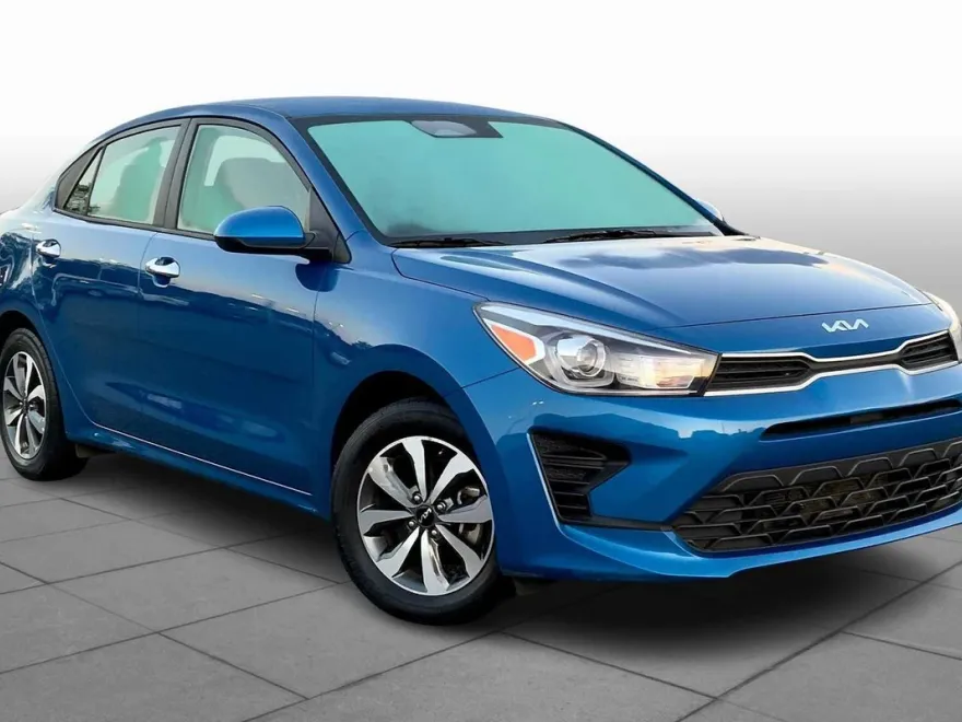 2023 Kia Rio S photo 1