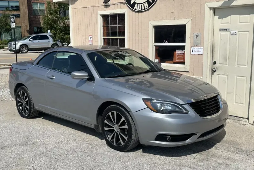 2014 Chrysler 200 S photo 1