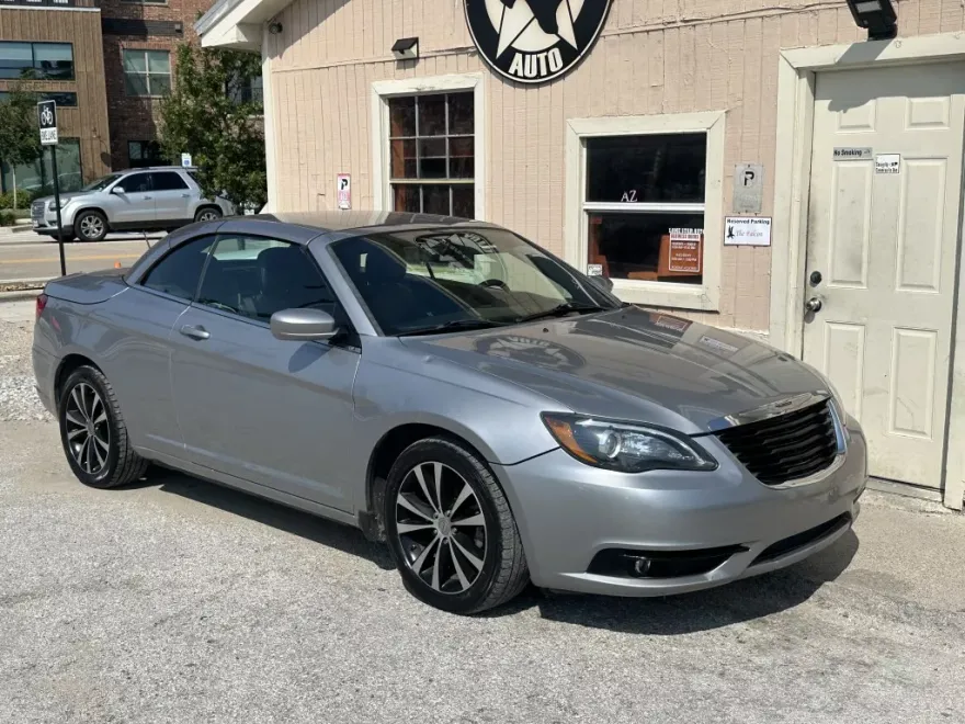 2014 Chrysler 200 S photo 1