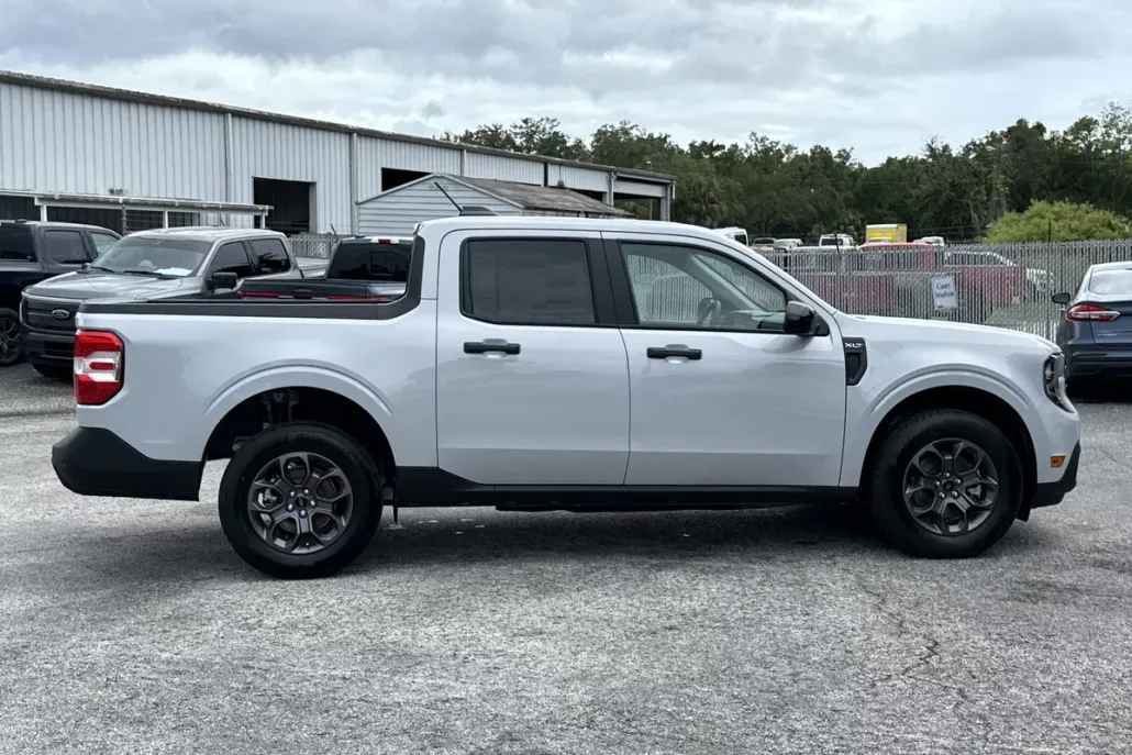 2025 Ford Maverick XLT photo 1