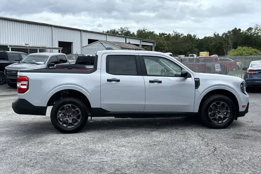 2025 Ford Maverick XLT photo 1