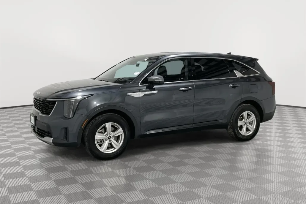2024 Kia Sorento LX photo 1