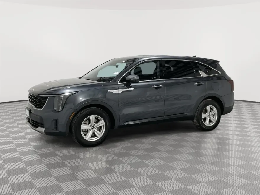 2024 Kia Sorento LX photo 1