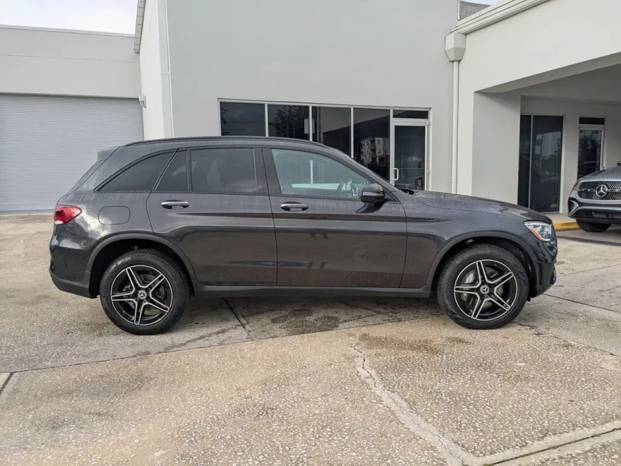 2022 Mercedes Benz GLC 300 photo 1
