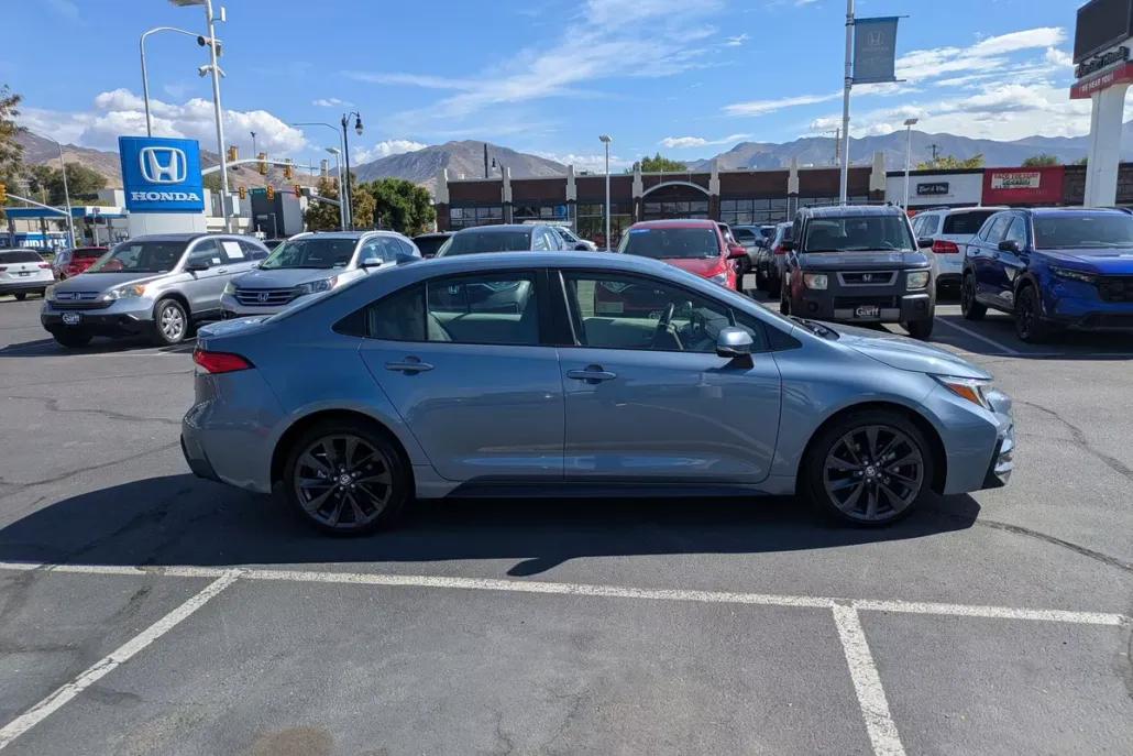 2023 Toyota Corolla Hybrid SE photo 1
