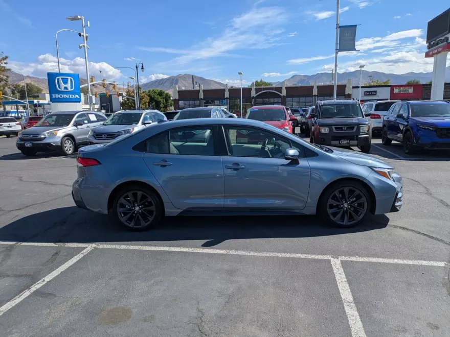 2023 Toyota Corolla Hybrid SE photo 1