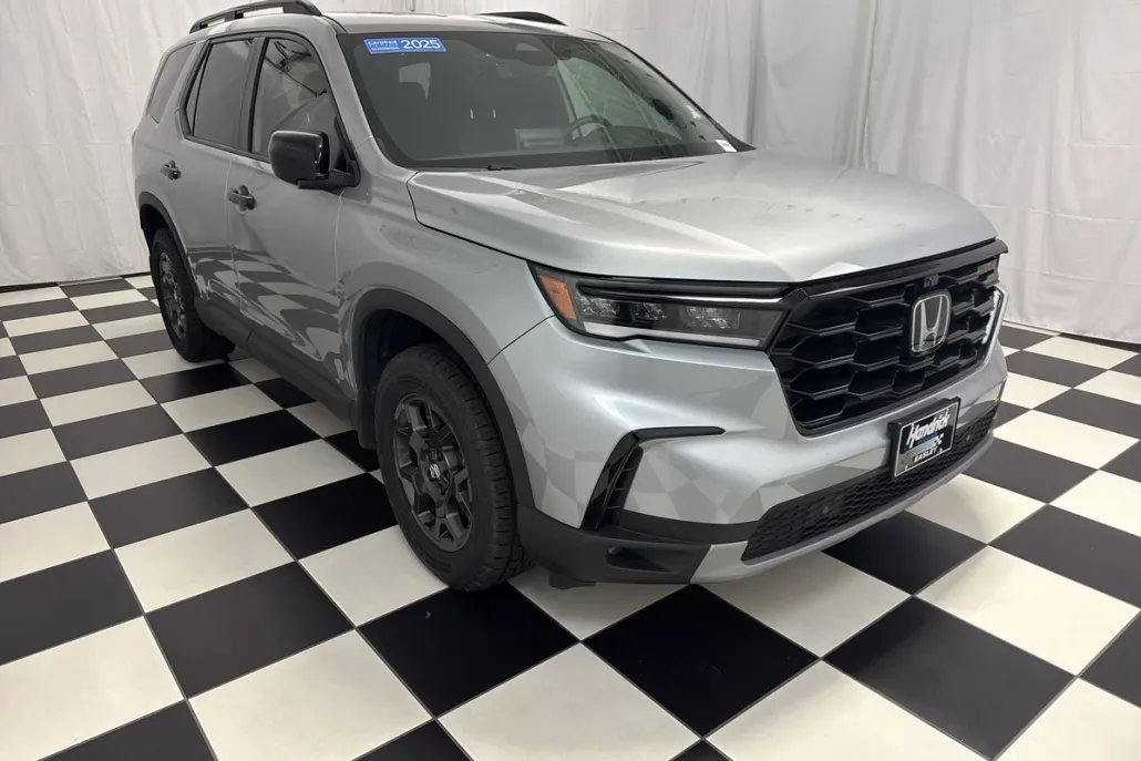 2025 Honda Pilot TrailSport photo 1