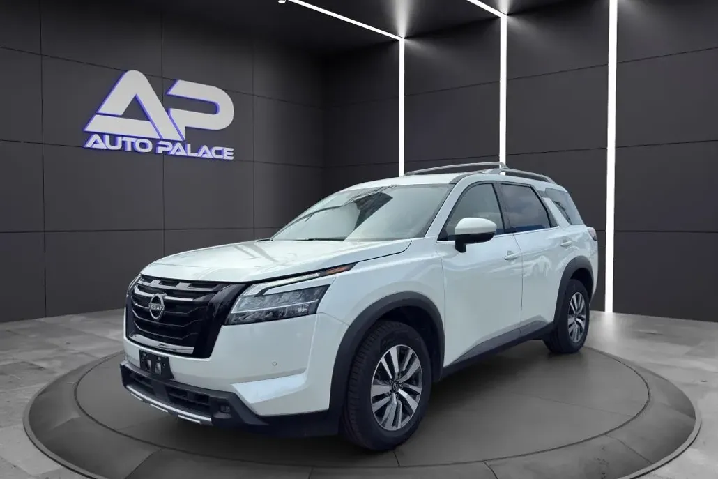 2023 Nissan Pathfinder SL photo 1