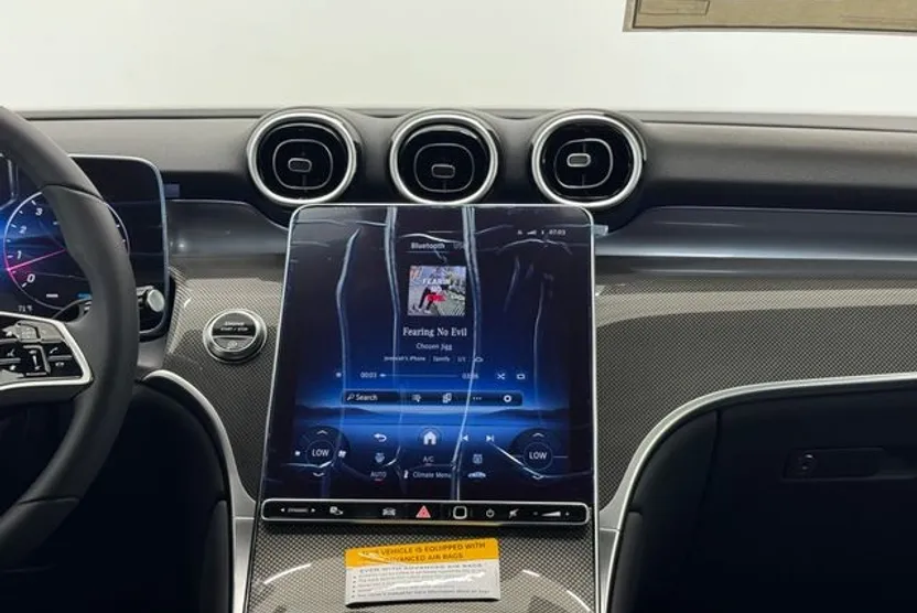 2025 Mercedes Benz GLC 300 photo 1