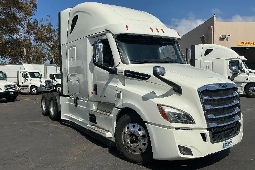 2022 Freightliner Cascadia 126" Sleeper Cab photo 1