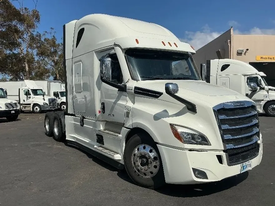2022 Freightliner Cascadia 126" Sleeper Cab photo 1