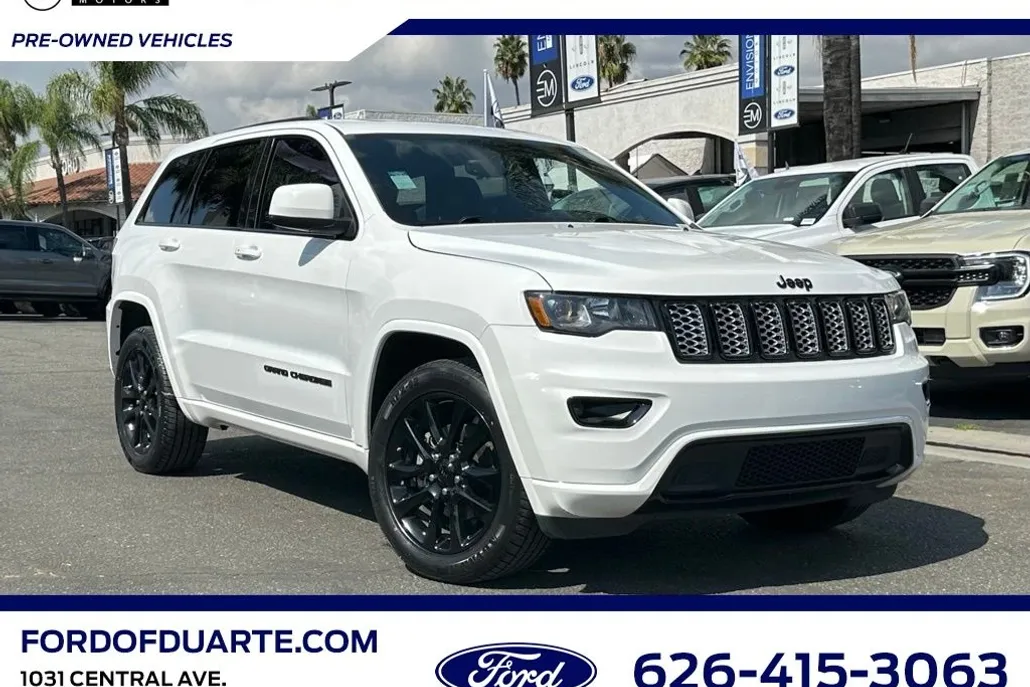 2017 Jeep Grand Cherokee Laredo photo 1