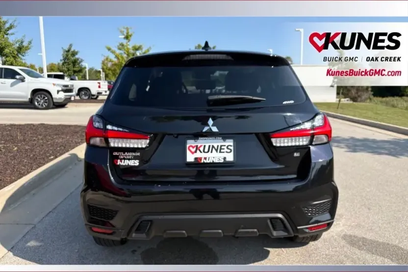 2024 Mitsubishi Outlander Sport SE photo 1
