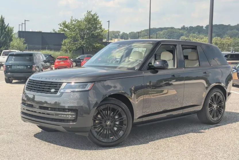 2025 Land Rover Range Rover SE photo 1