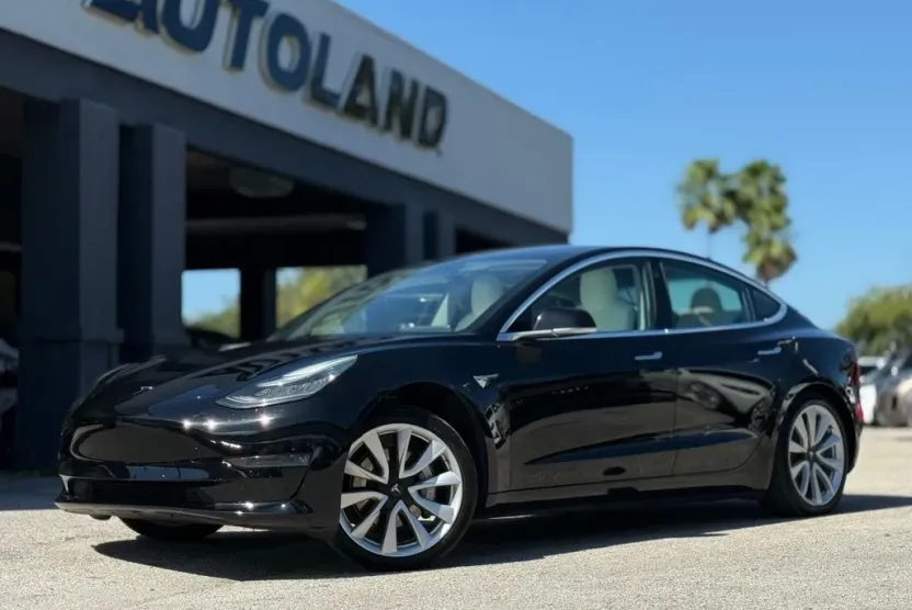 2018 Tesla Model 3 Mid Range photo 1
