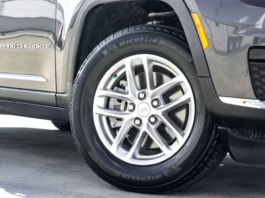 2025 Jeep Grand Cherokee Laredo photo 1
