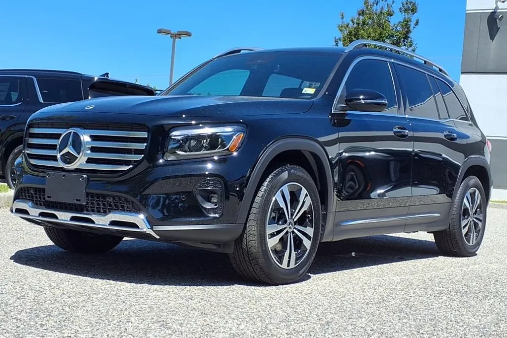 2025 Mercedes Benz GLB 250 photo 1