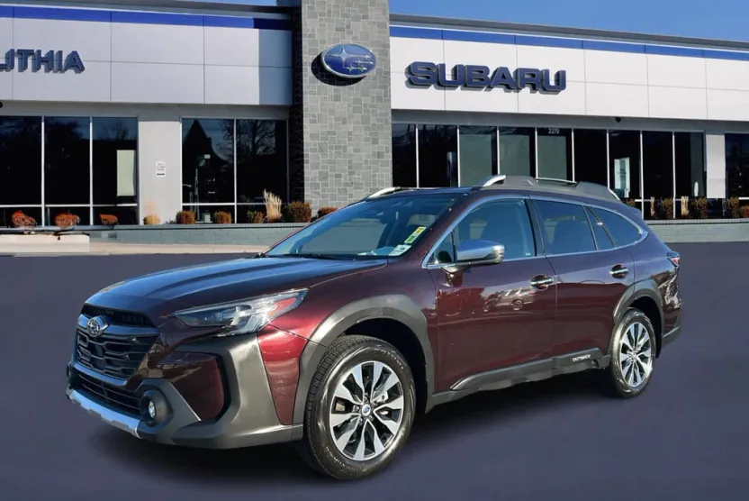 2023 Subaru Outback Touring photo 1