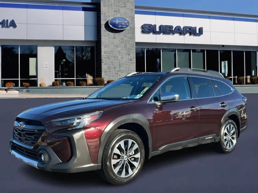 2023 Subaru Outback Touring photo 1