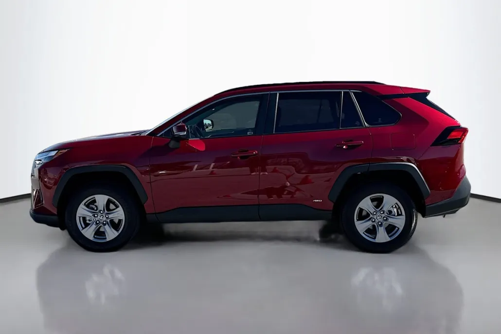 2025 Toyota RAV4 Hybrid LE photo 1
