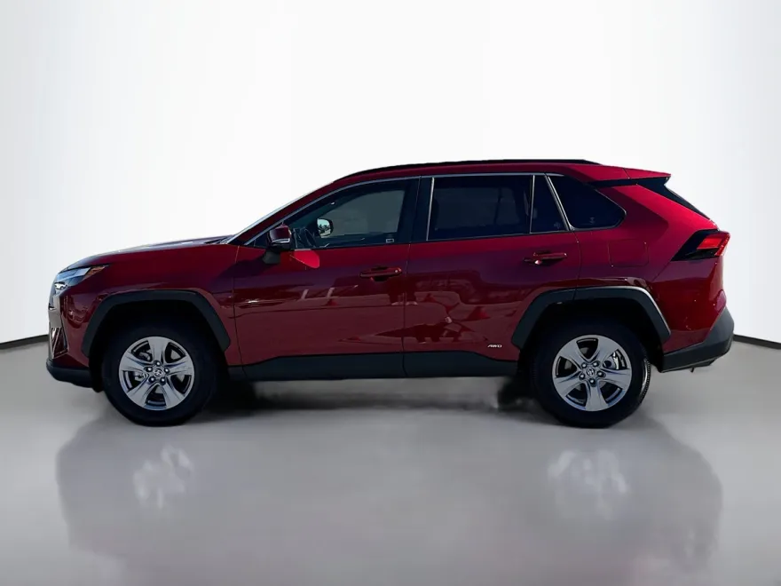 2025 Toyota RAV4 Hybrid LE photo 1