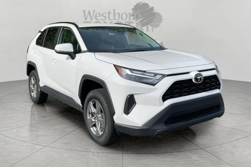 2024 Toyota RAV4 XLE photo 1