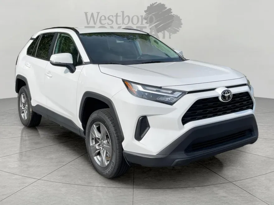 2024 Toyota RAV4 XLE photo 1