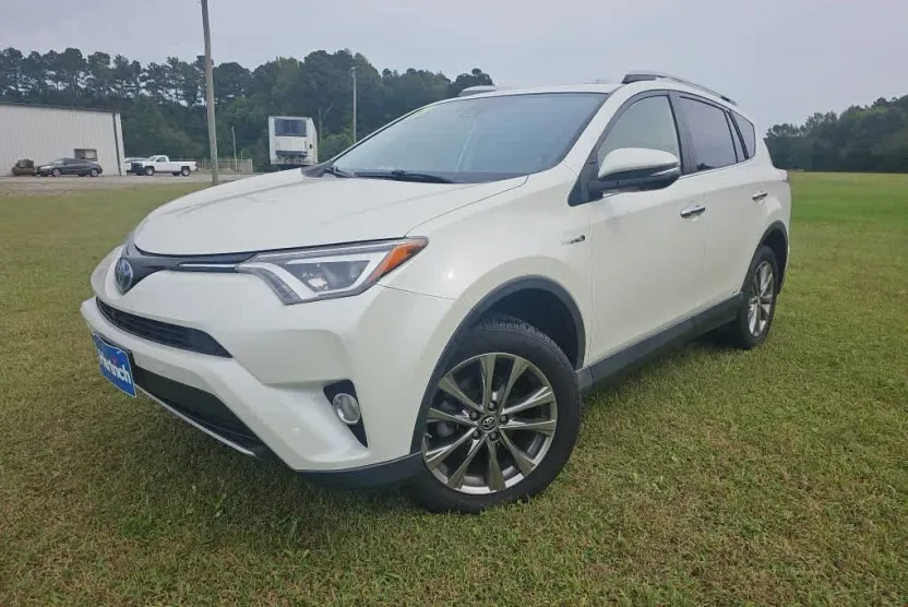 2017 Toyota RAV4 Hybrid Limited photo 1