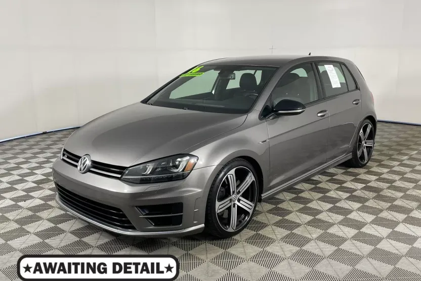 2016 Volkswagen Golf R photo 1