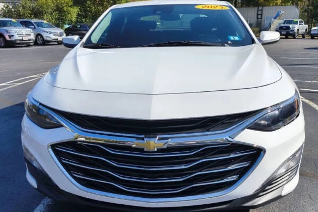 2023 Chevrolet Malibu 1LT photo 1