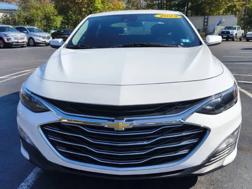 2023 Chevrolet Malibu 1LT photo 1