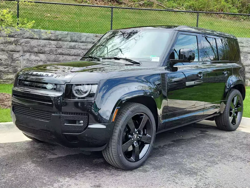 2025 Land Rover Defender 110 V8 photo 1