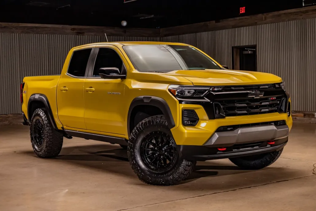 2023 Chevrolet Colorado Z71 photo 1