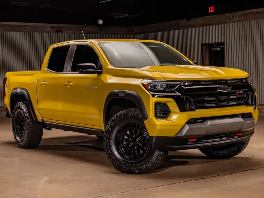 2023 Chevrolet Colorado Z71 photo 1