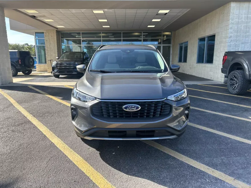 2025 Ford Escape photo 1