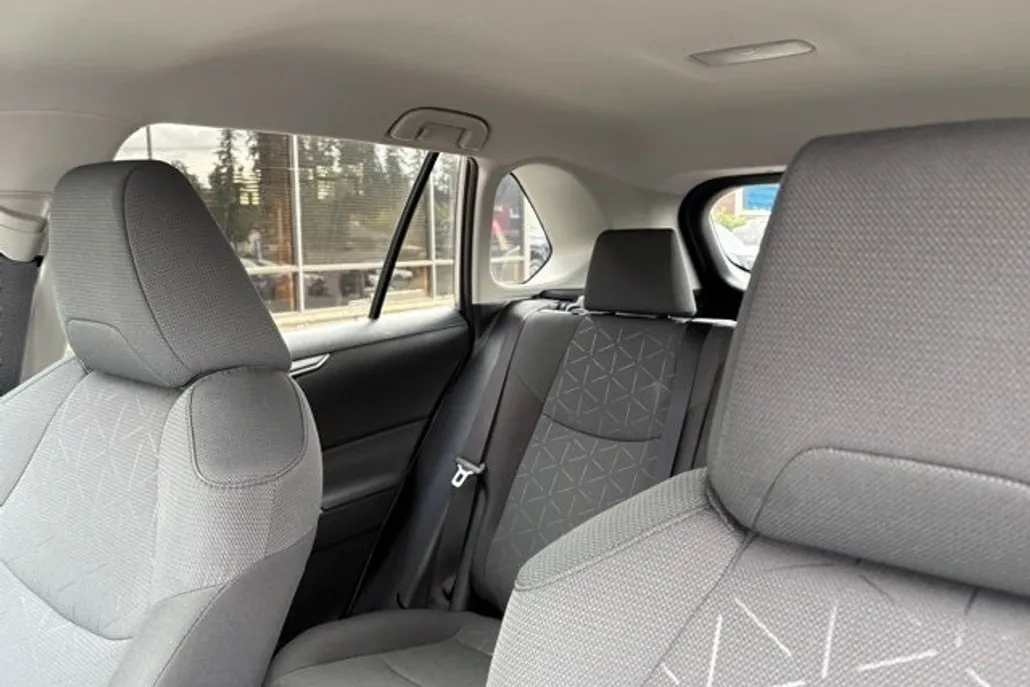 2024 Toyota RAV4 XLE photo 1
