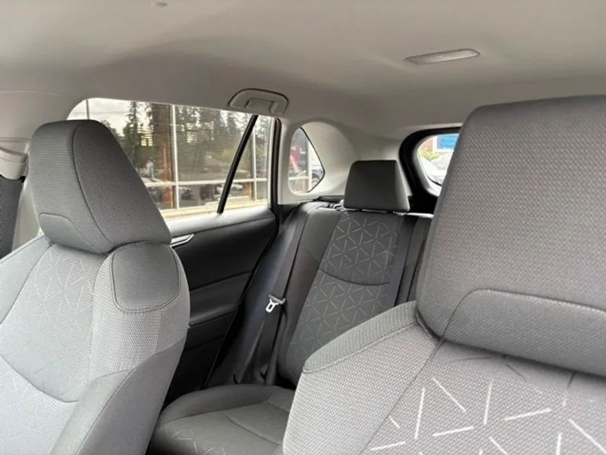2024 Toyota RAV4 XLE photo 1