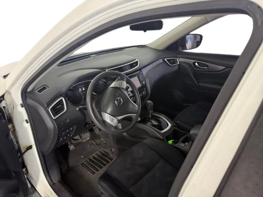 2016 Nissan Rogue SV photo 1